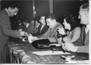 Forlì, 1956, Matteucci alla presidenza, con Di Vittorio, della manifestazione per l’inaugurazione della nuova sede della CGIL.